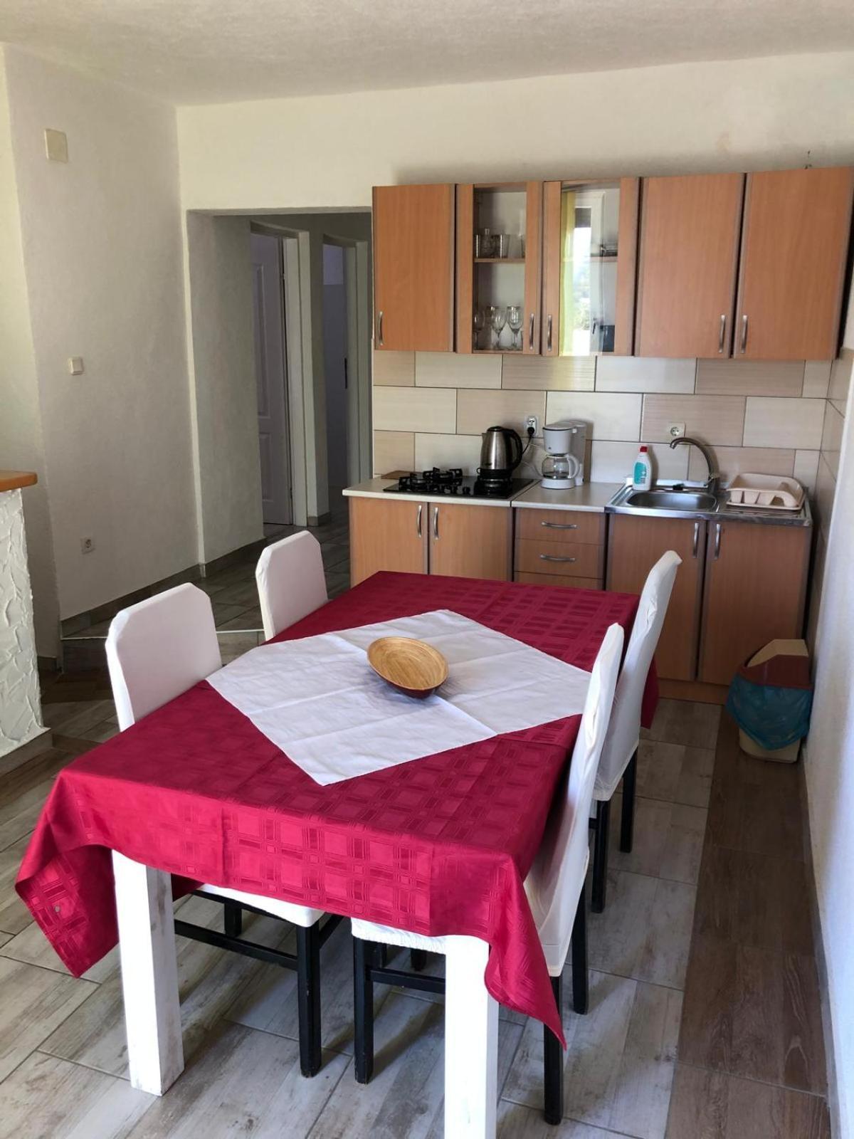 Apartmani Cesarica Карлобаг Стая снимка